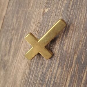 Classic simplistic cross religious brooch B448